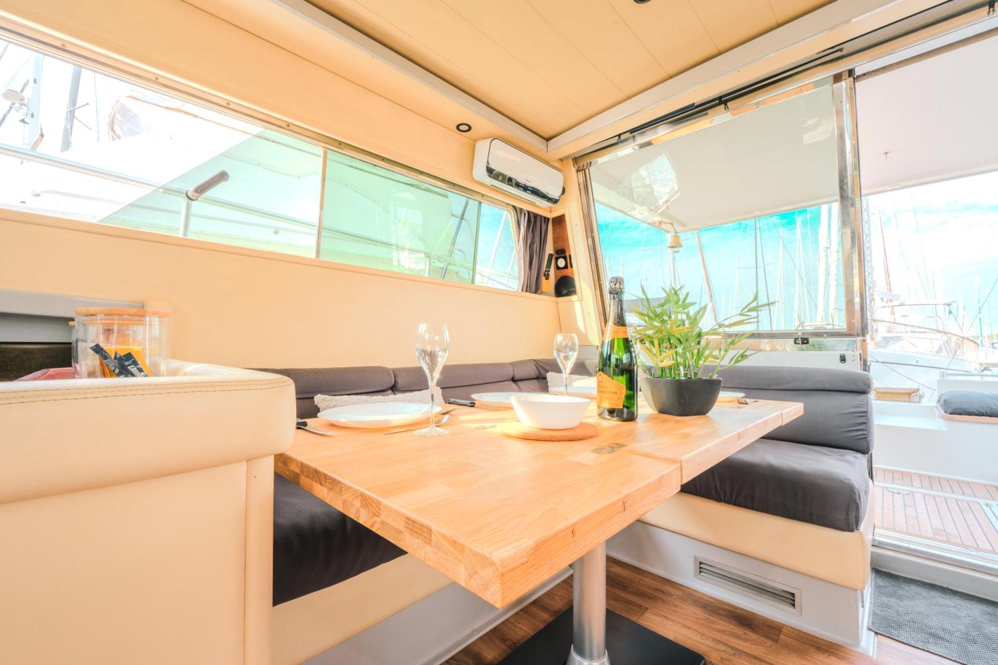 Botel Yacht Patxi La Rochelle *